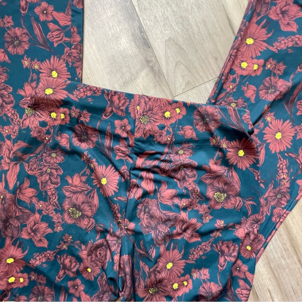Industry Womens Floral Bell Bottom Pants Stretchy Size M elastic waist stretchy - Picture 3 of 3